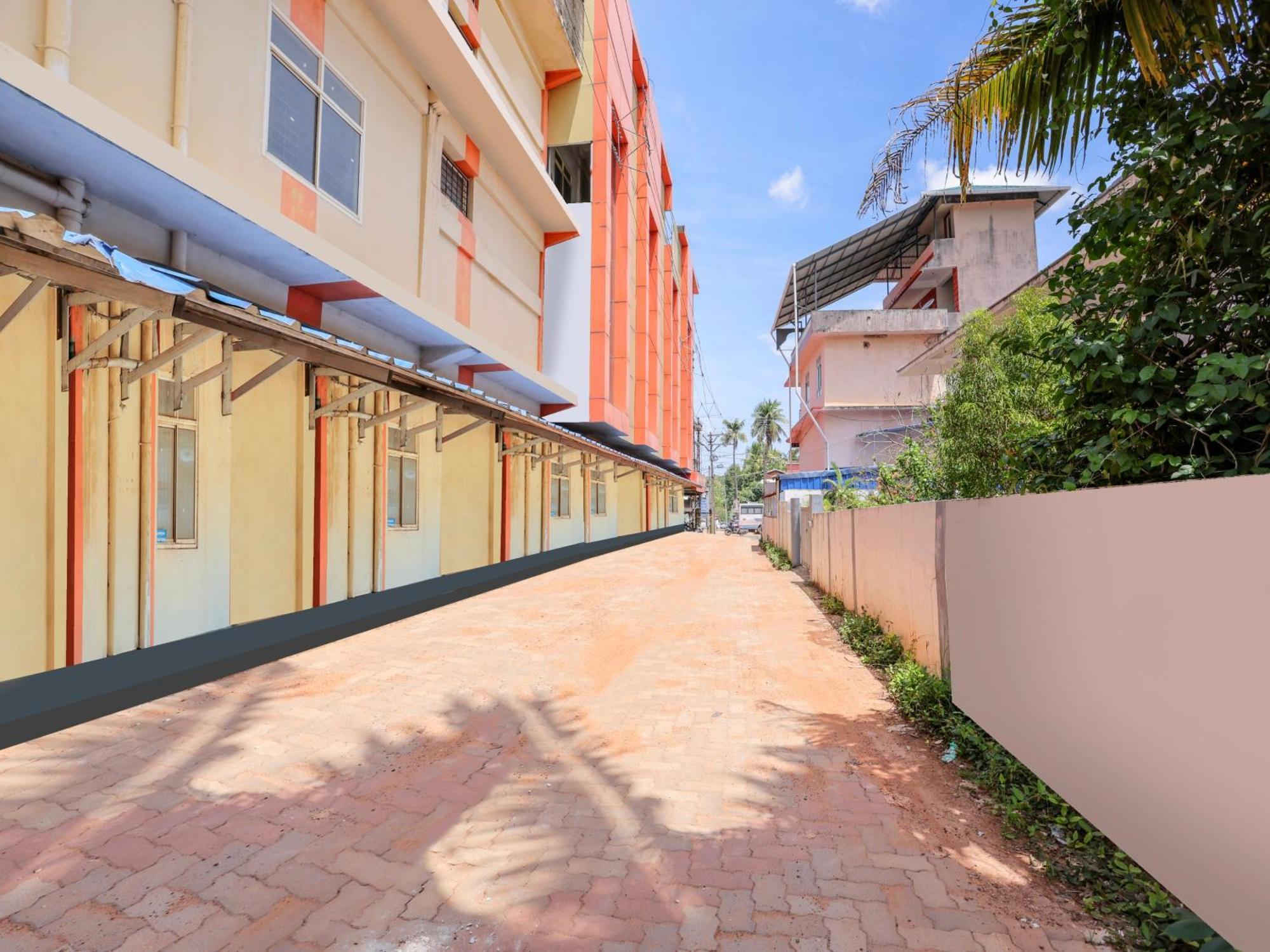 Hotel O Nila Tourist Home Thiruvananthapuram Buitenkant foto