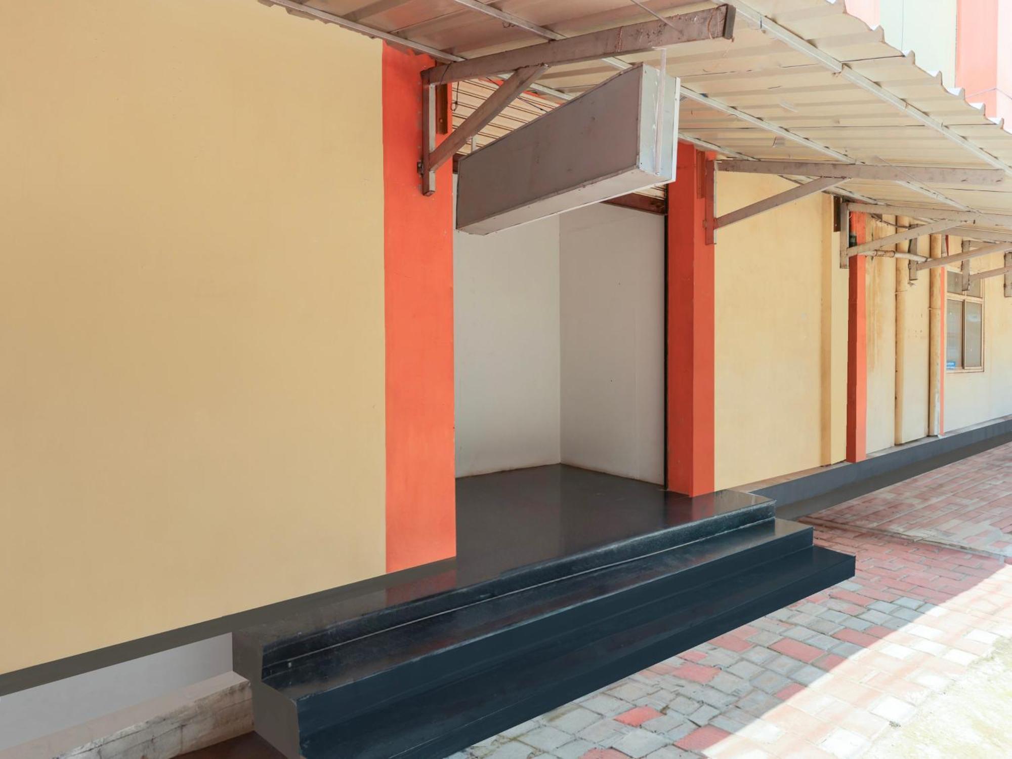 Hotel O Nila Tourist Home Thiruvananthapuram Buitenkant foto