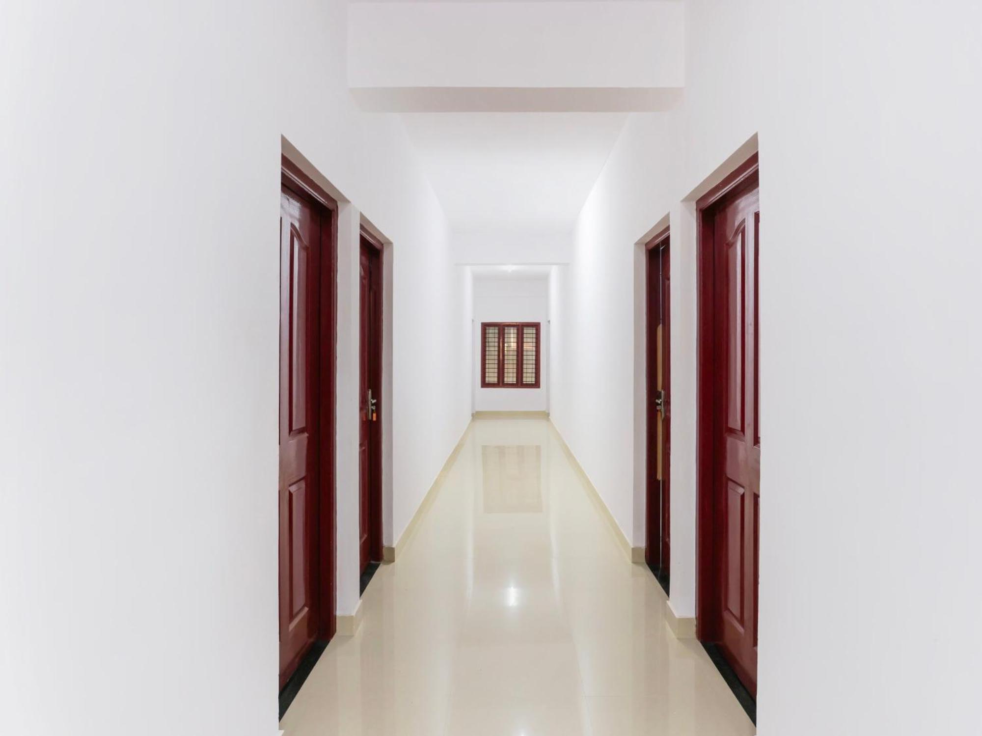 Hotel O Nila Tourist Home Thiruvananthapuram Buitenkant foto